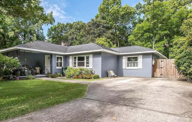 3BD/2BA with a FLEX ROOM HOUSE IN WEST ASHLEY- Available June 1, 2026!