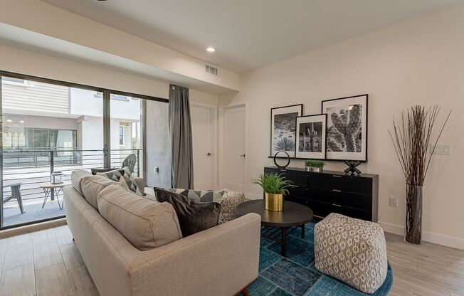 3 beds, 2.5 baths, $2,500, Unit 1010