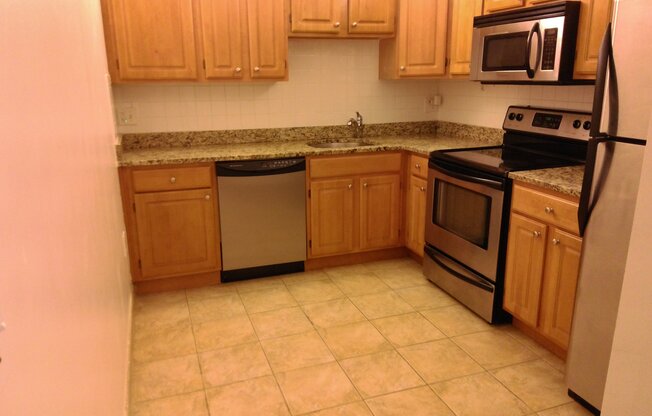 32 F WHITES AVE