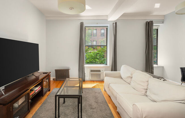 23 E 10 ST