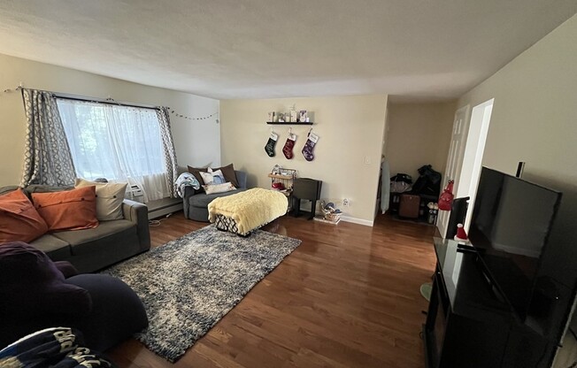 28 BRYON RD
