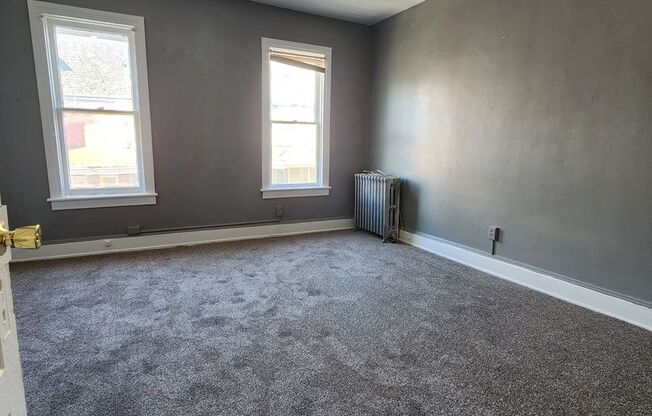 3 beds, 1 bath, $1,250