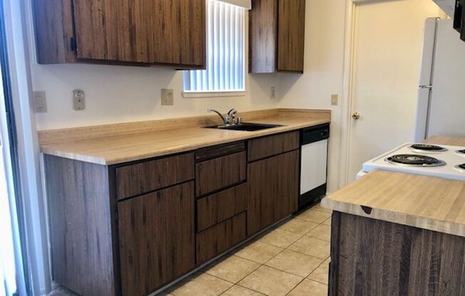 2 beds, 1 bath, 900 sqft, $1,895