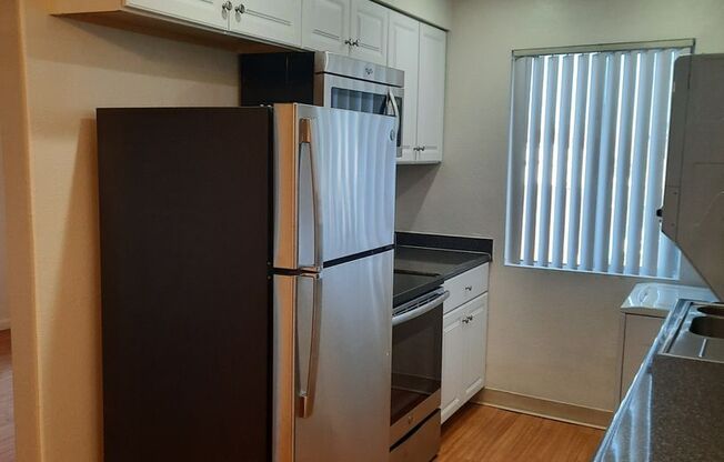 1 bed, 1 bath, 592 sqft, $1,075, Unit 184