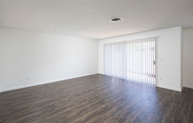 2 beds, 2 baths, 1,120 sqft, $2,400, Unit 015