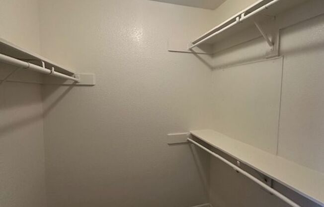 3 beds, 2 baths, $1,699, Unit # 113