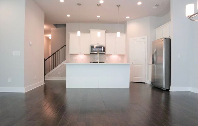 Gorgeous Sandy Springs Townhome, Hardwoods, Stainless Appliances, Granite!