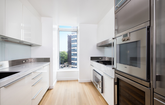 400 E 67 ST
