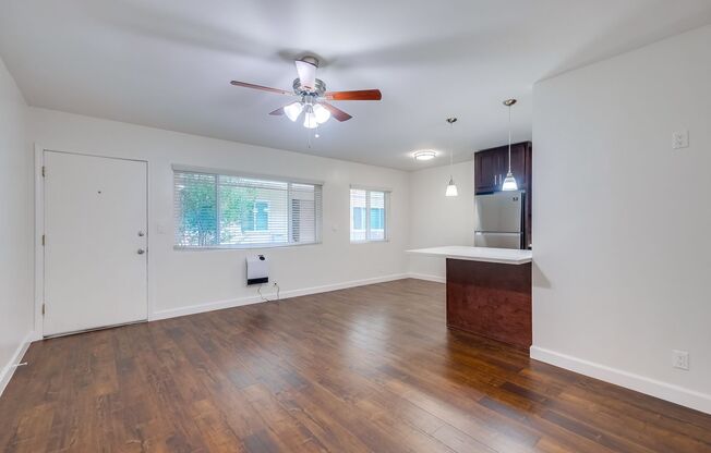 629 W Hyde Park Blvd.