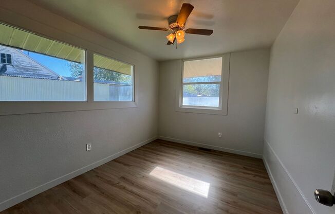 3 beds, 1 bath, $975, Unit 201 Parrish Ln