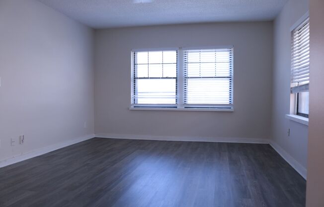 Charming & Updated | Spacious Layouts Near KCAI & UMKC in historic Hyde Park