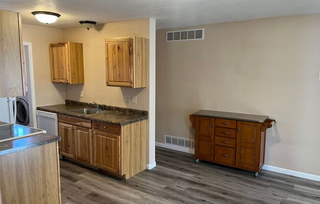 3 beds, 1 bath, $1,450