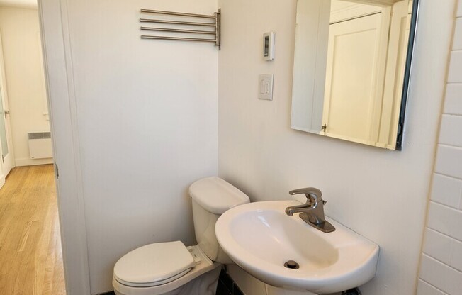 2114 7 AVE W