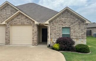 3 beds, 2 baths, $1,795, Unit 3907 Mobley Cir