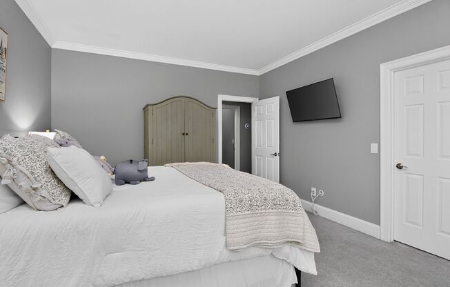4 beds, 3.5 baths, $6,300