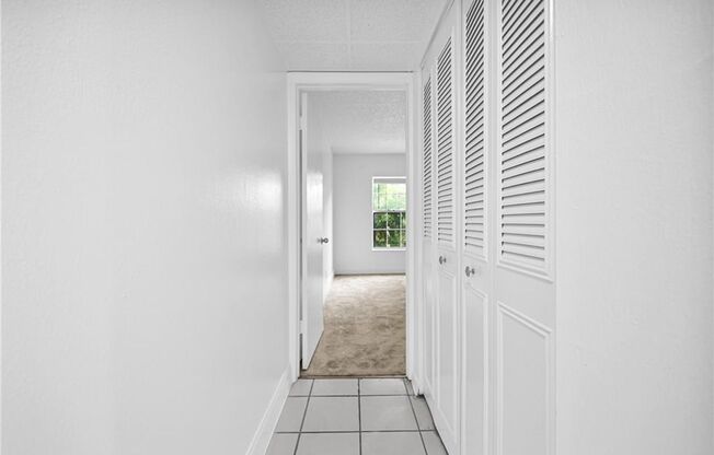 1 bed, 1 bath, 725 sqft, $1,695, Unit V214