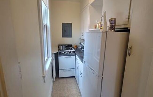 1 bed, 1 bath, $1,050, Unit 2F