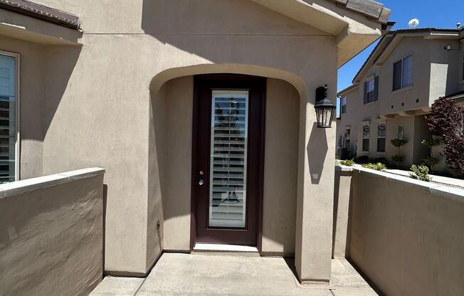 4 bed, 3.5 bath, 2 car garage for rent!