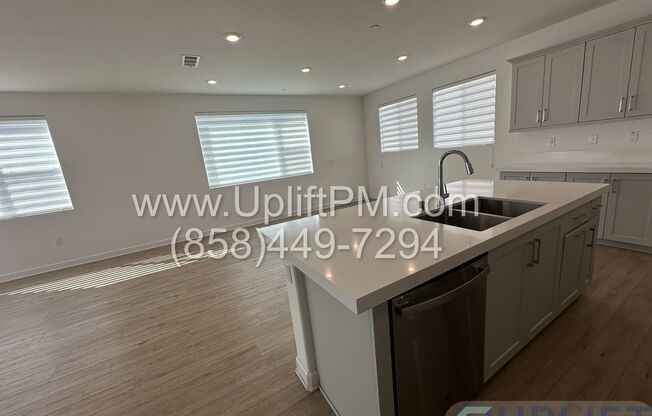 4 Bed 3.5 Bath Townhome in Chula Vista w/ Washer/Dryer and 2-Car Garage