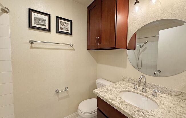 Spacious Studio Unit in Eastlake w/ AC!