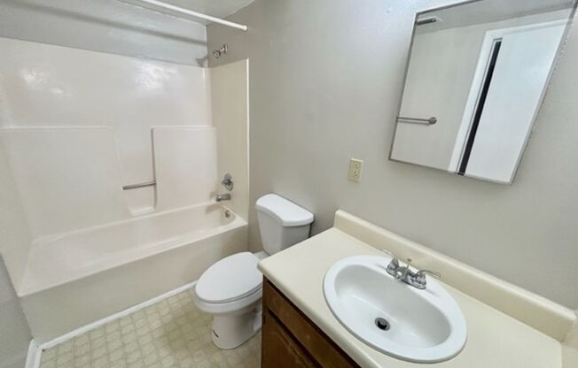 2 beds, 1 bath, 896 sqft, $795, Unit Unit A