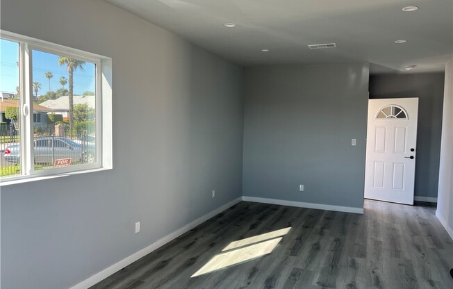 1215 W 104 ST