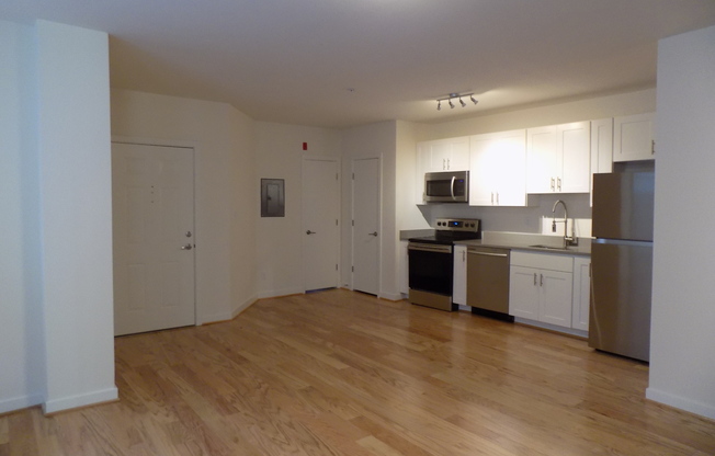 For Rent: Downtown Elegance at 605 Park Ave– Your Urban Haven Awaits!