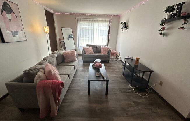 1 bed, 1 bath, $895, Unit 30