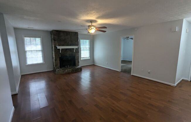 3 beds, 2 baths, $1,599