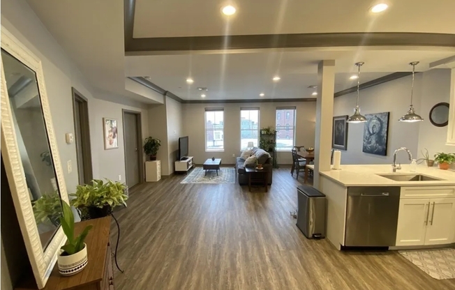 2 beds, 2 baths, $3,900, Unit 6