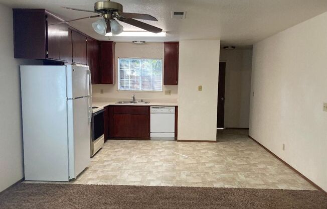 2 beds, 1.5 baths, 945 sqft, $1,360, Unit 47
