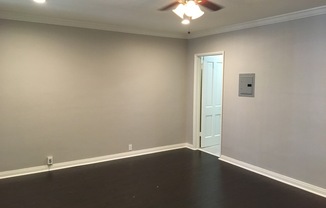 Studio, 1 bath, 380 sqft, $1,600