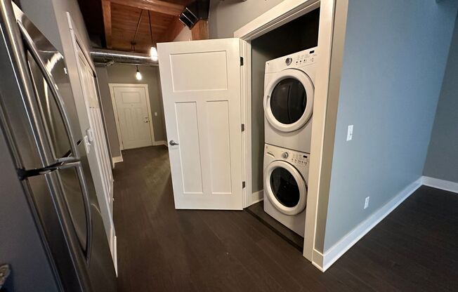 1 bed, 1 bath, 585 sqft, $1,600, Unit 323