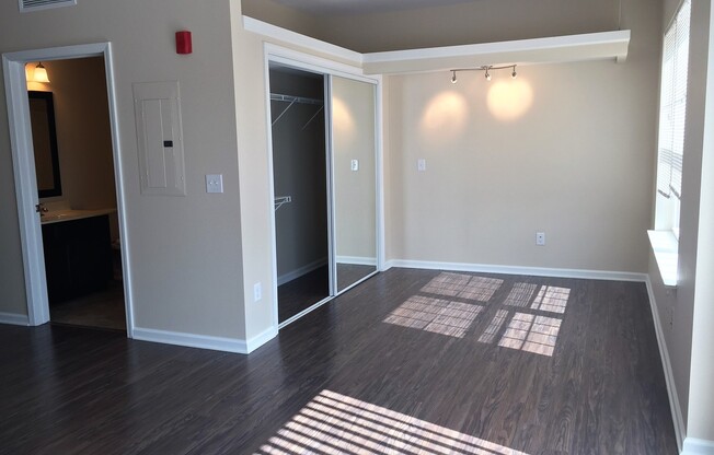 Studio, 1 bath, 549 sqft, $1,299, Unit 208