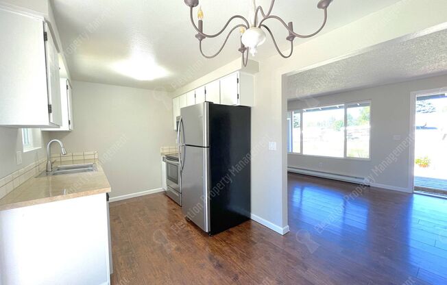 2 beds, 1 bath, $2,000