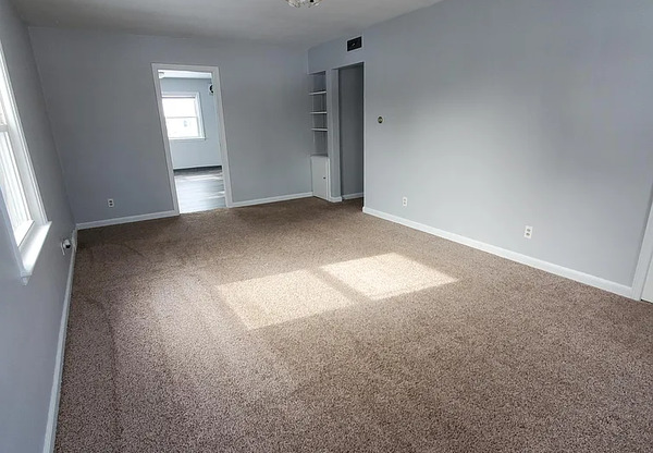 1103 1105 5 AVE
