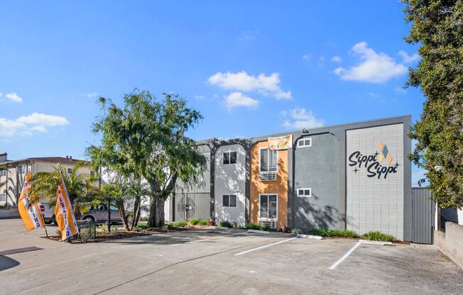 Newly renovated 1b/1b in the heart of North Park (A/C, Washer/ Dryer, Dishwasher, Microwave)