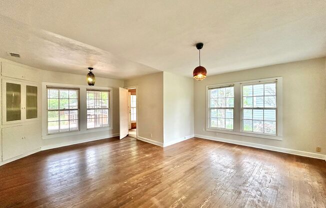 Charming & Homey 3/BR 1/BA with Cozy Porch, Deck & Fenced Yard!