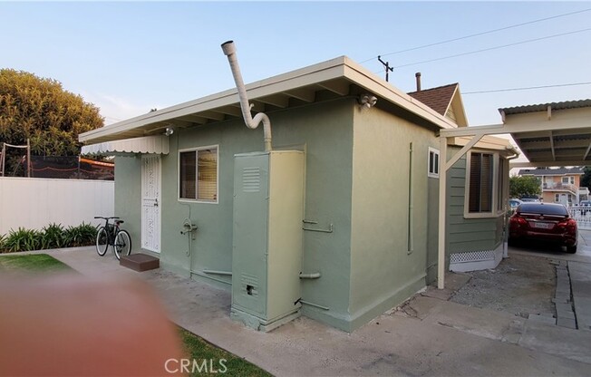 3 beds, 1 bath, 1,010 sqft, $3,200