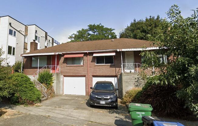 Large 2Bedroom 1Bathroom Duplex w/ Attached Private Garage Available in Beacon Hill!