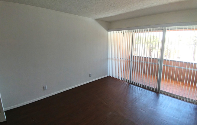 2 beds, 1 bath, 810 sqft, $1,105, Unit 20-C