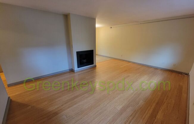 2 Bedroom 1 Bath Unit in St. Johns with Fully Fenced backyard! Dog Friendly!