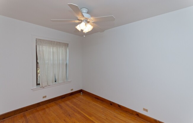Spacious East Lakeview One Bedroom