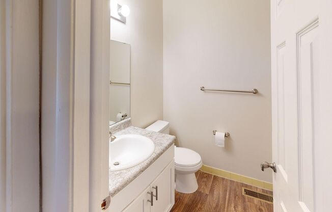 2 beds, 1.5 baths, 1,197 sqft, $1,315, Unit 09 - 909