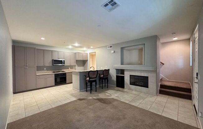 Beautiful Canyon Hills 2 Bedroom Condo for Lease!