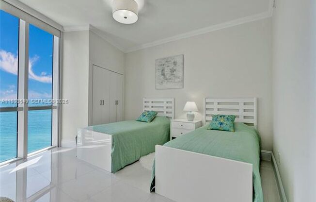 3 beds, 3.5 baths, $12,050, Unit # 1604