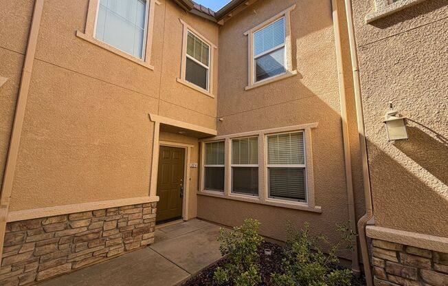 3 Bed, 2½ Bath Two Story Condo in Natomas' Hampton Village