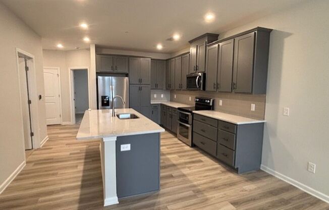 Luxury 2 Bed/2 Bath Condo - Waterfront View of Lake Norman - Open Floor Plan - Modern Kitchen - Lake Access