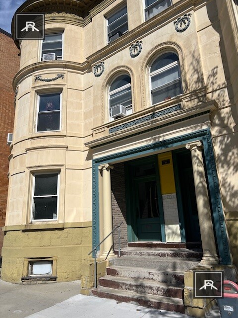 657 WASHINGTON ST