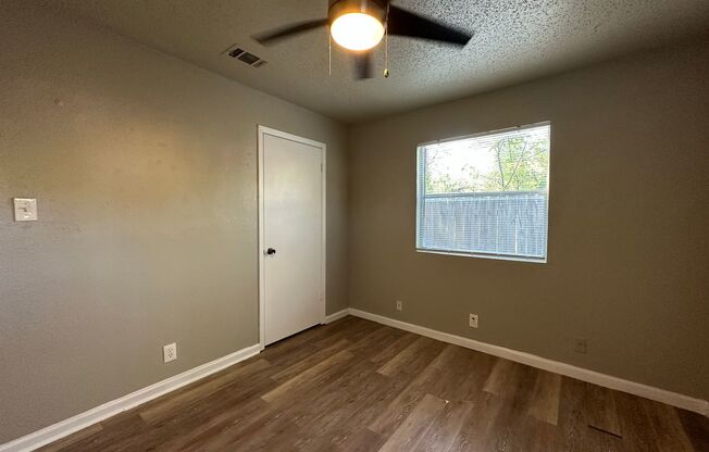 2 beds, 1 bath, $1,295, Unit Unit B